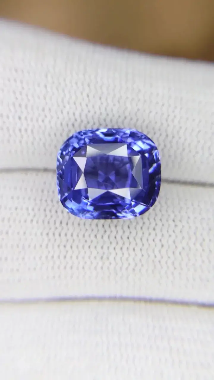 10.03ct Cushion Natural Sapphire (Colour Blue, Clarity Eye Clean, Cut Faceted)