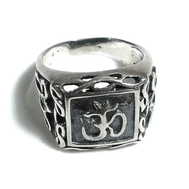 Anello chevalier OM argento 925 - RAMAN