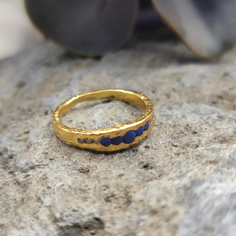 Anello etnico in ottone con lapislazzuli - DIPALI