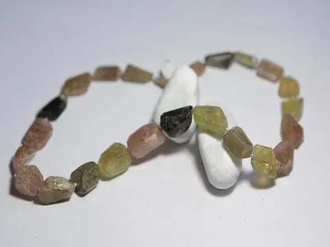 Collana etnica pietre dure