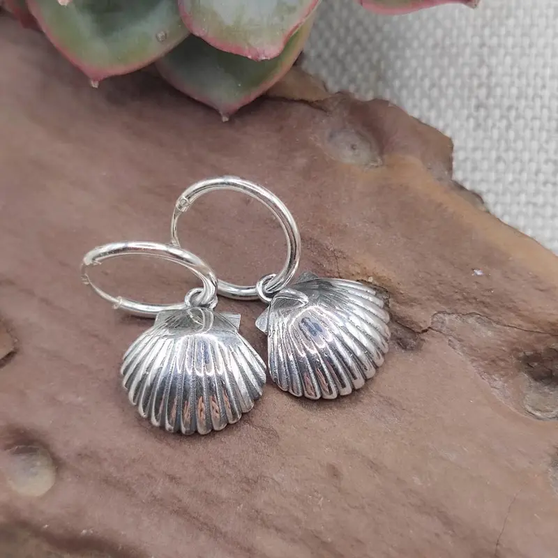 Orecchini argento 925 a cerchio con conchiglia - TANUKU